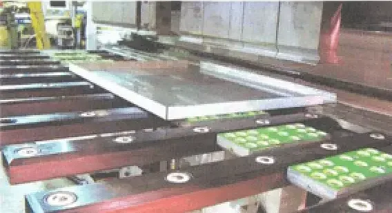 Overturning of the panel on the ball table of a panel bender.